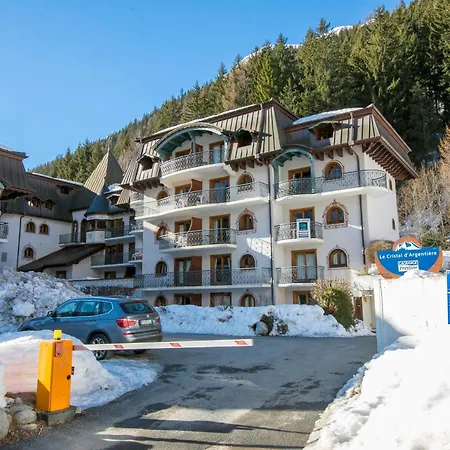 Le Cristal Gm7 Mountain View, Pool, Private Sauna & Parking - Happy