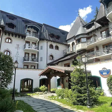 Le Cristal Gm7 Mountain View, Pool, Private Sauna & Parking - Happy
