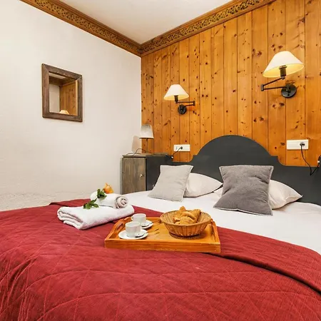 Le Cristal Gm7 Mountain View, Pool, Private Sauna & Parking - Happy
